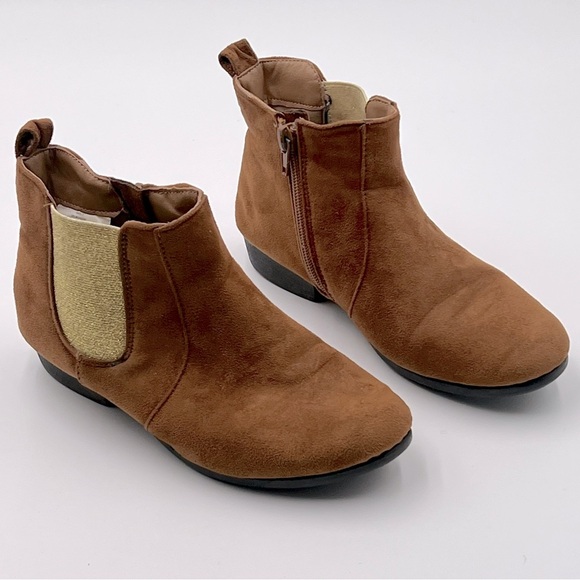 Extremely Me Light Brown Faux Sued Chelsey Boots w/ Side Zip Girls Size 2 - Picture 3 of 10